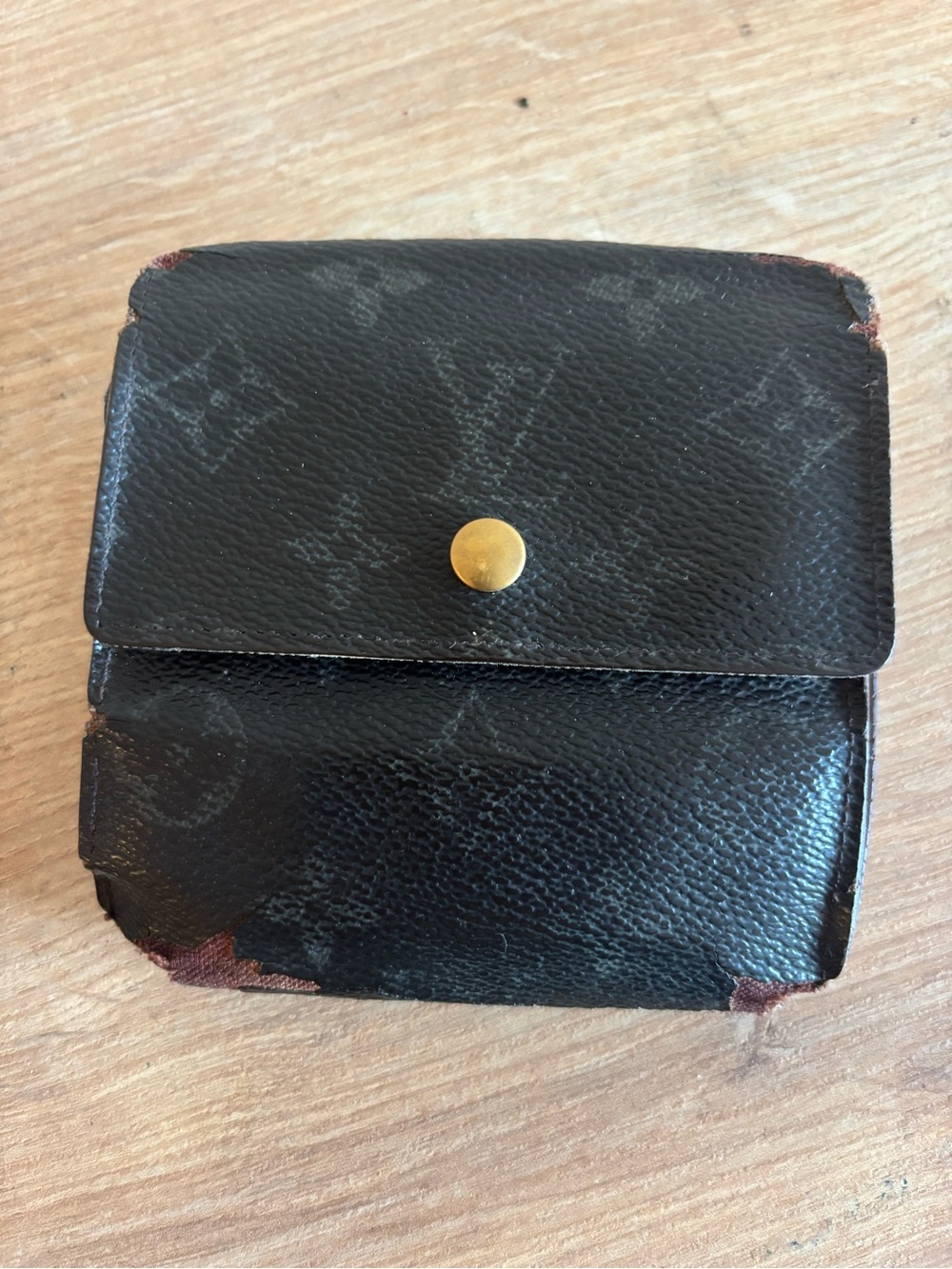 Louis vuitton monogram bifold wallet
